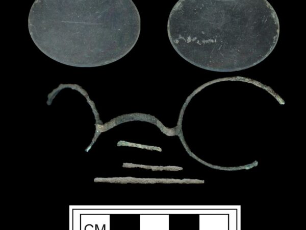 Artifact images of wireframe eyeglass fragments